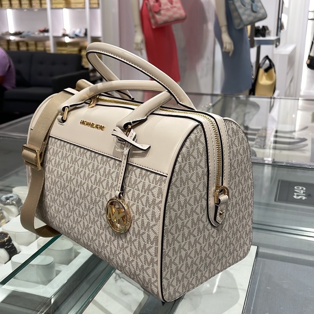 Michael Kors med Duffel Travel - Leather/Coated
35S2GTFU2B
Light Cream Multi
NWT - Picture 3 of 16